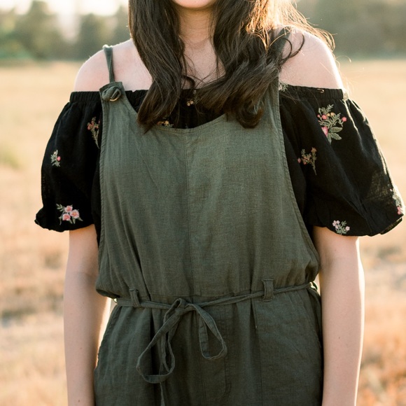 Embroidered Floral Crop Top - Picture 5 of 5